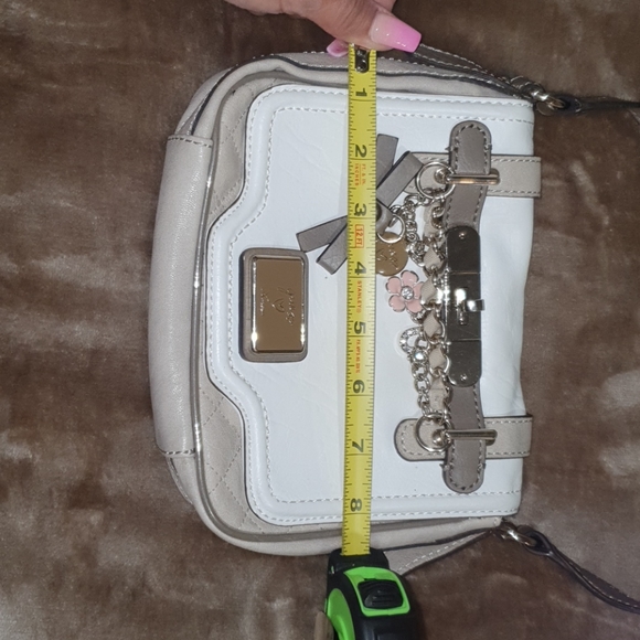 Guess purse - Picture 4 of 5